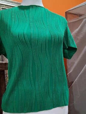 SHEIN Green Short Sleeve Textured Wave Top